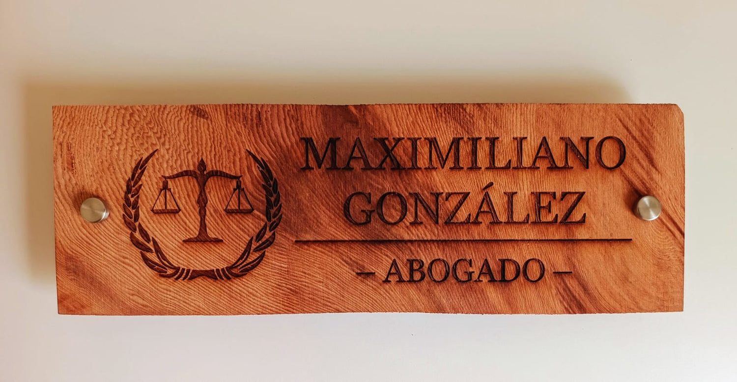 Señalética y Placas de Madera Grabadas